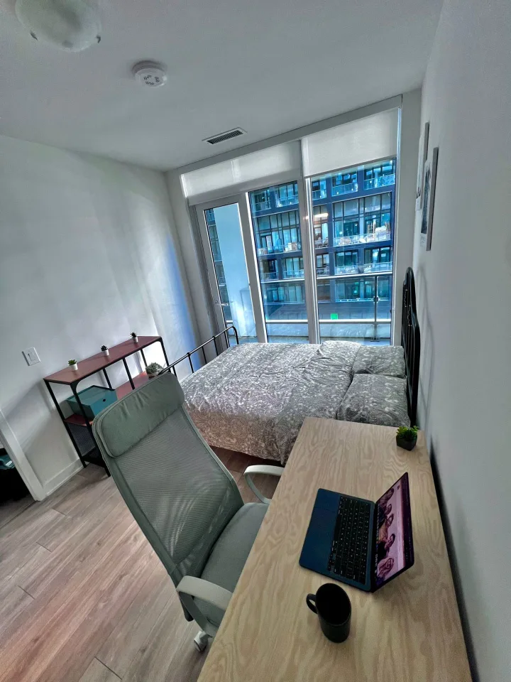 Master Bedroom - Heart of Downtown room for rent