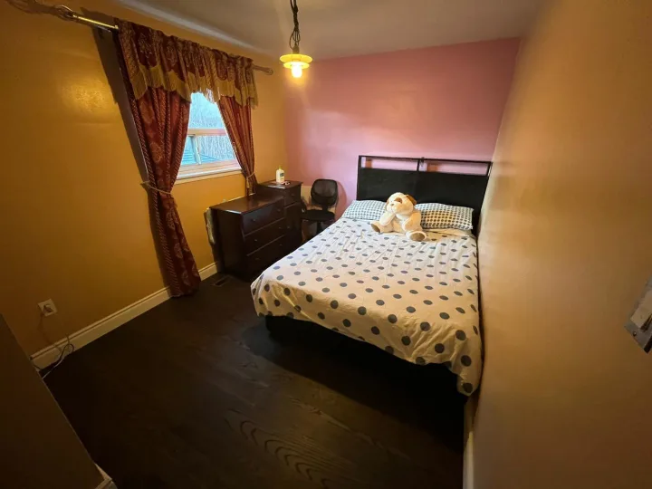 Premium Homestay Room - Laskay Cres, North York room for rent