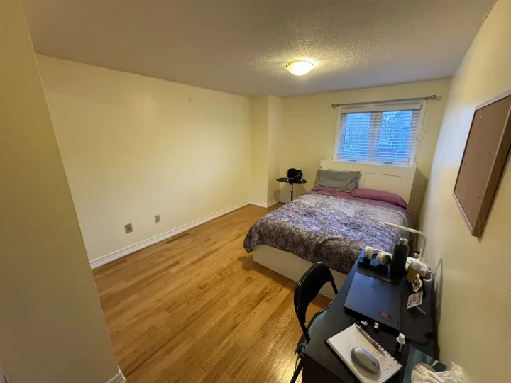 Deluxe Room - Centennial College Area room for rent