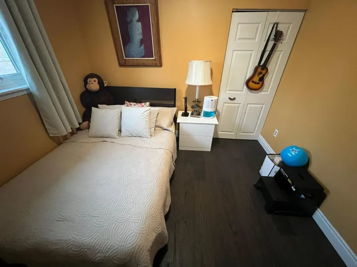 Elite Homestay Room - Laskay Cres, Toronto room for rent