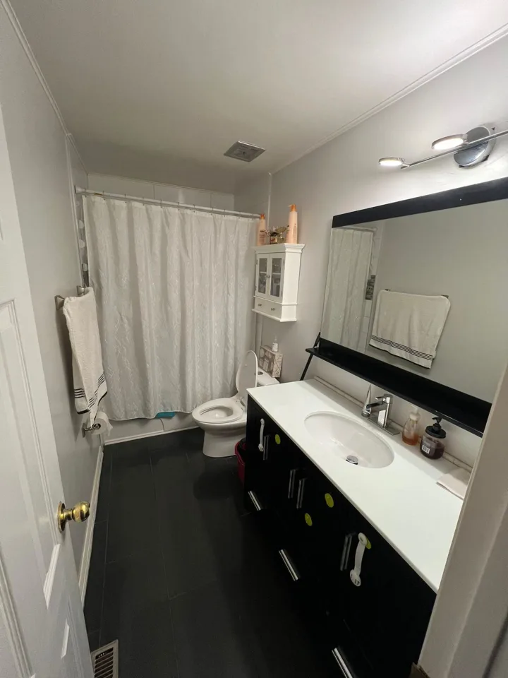 Premium Homestay Room - Laskay Cres, North York room for rent