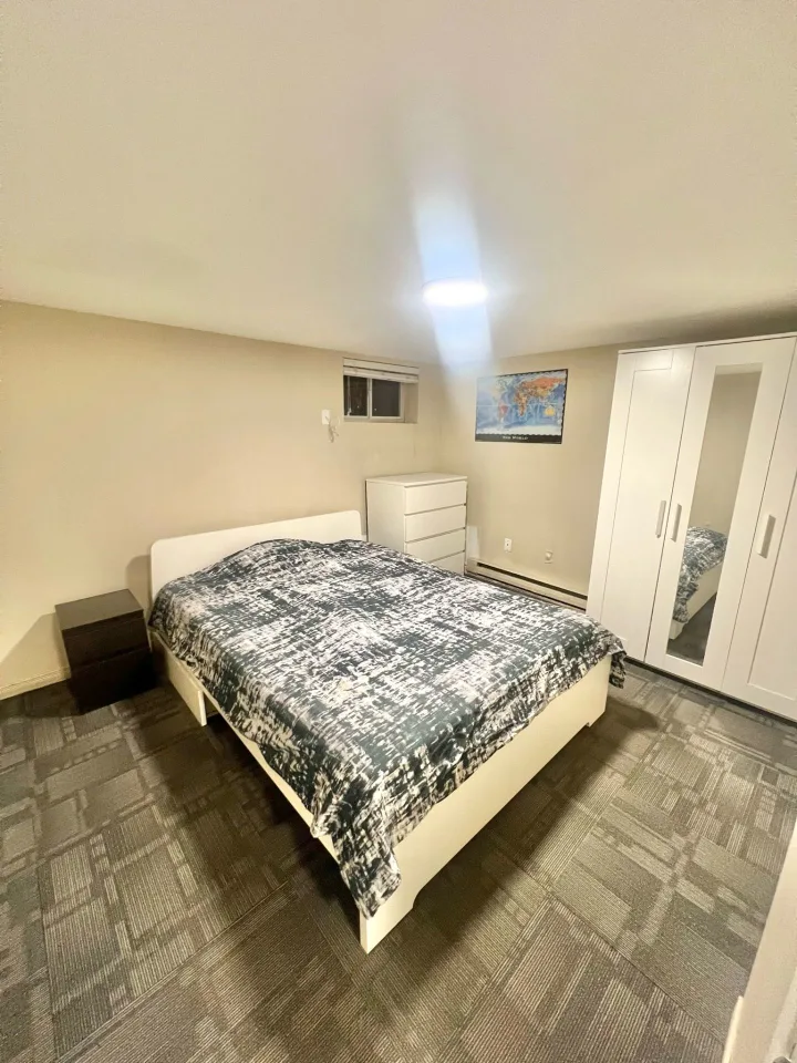 1+1 Basement in Lawrence W, North York room for rent