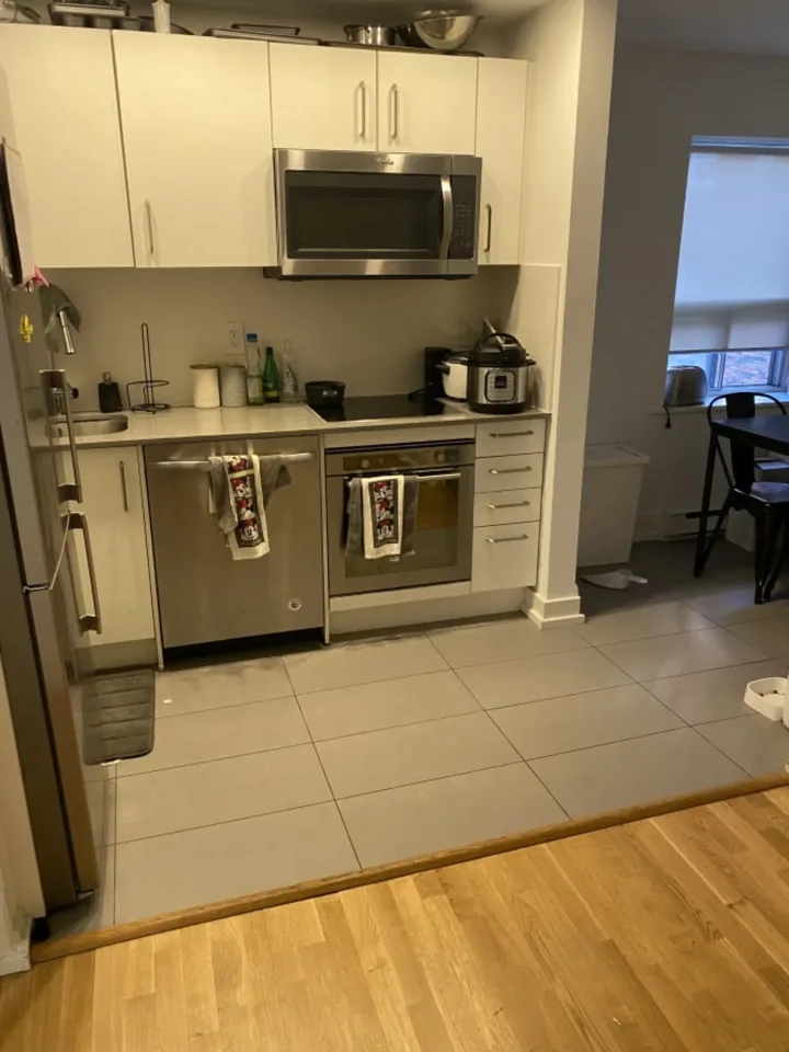 Deluxe Bedroom in Yonge and Eglinton room for rent