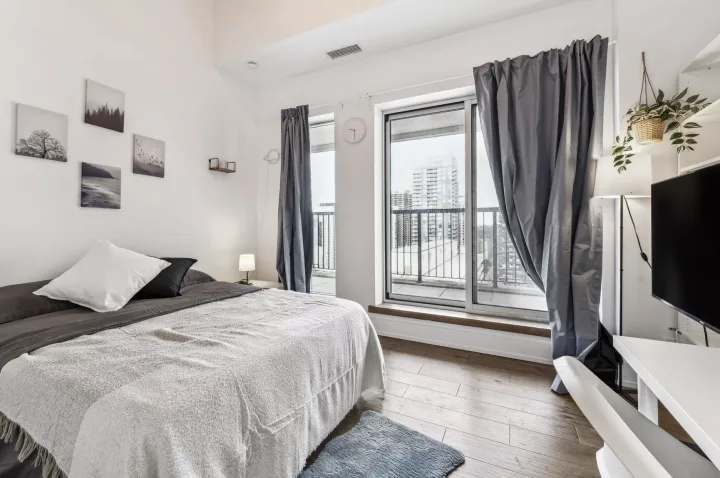 Flex Plus Room - Eglinton room for rent