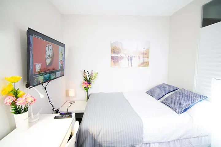 Private Basic | Sherbourne room for rent