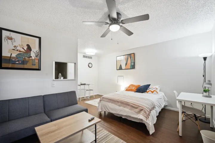 Studio Apartment - Red River room for rent