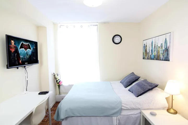 565 Deluxe Room - Sherbourne room for rent