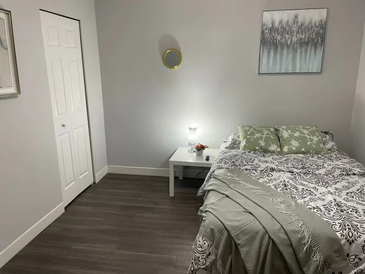 Big Deluxe Room - Victoria West room for rent